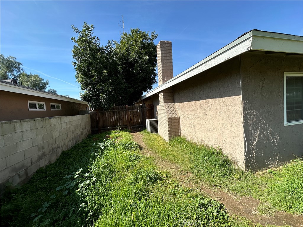 13598 Terra Bella Avenue