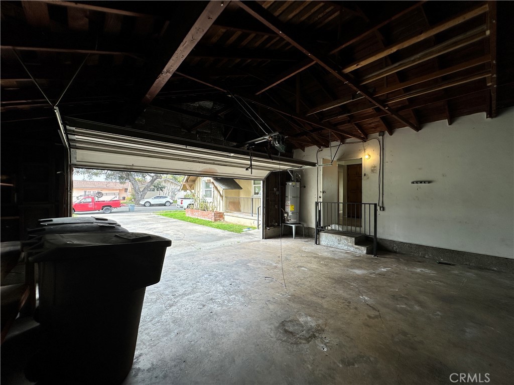 2033 W Elm Avenue