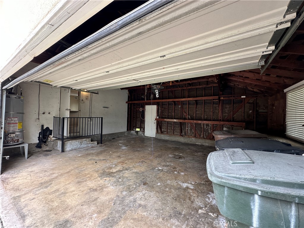 2033 W Elm Avenue