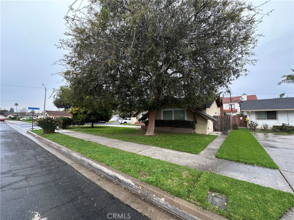 2033 W Elm Avenue