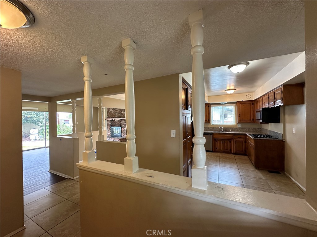 2033 W Elm Avenue