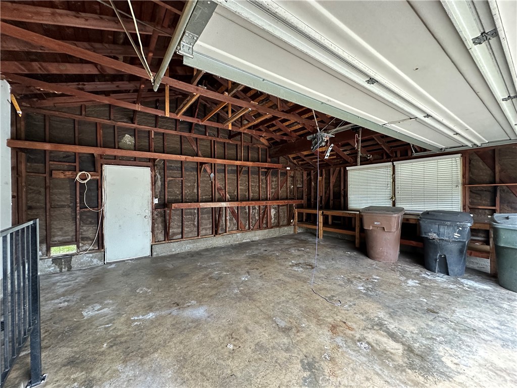 2033 W Elm Avenue