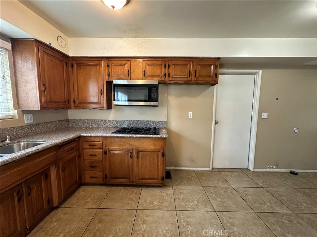 2033 W Elm Avenue