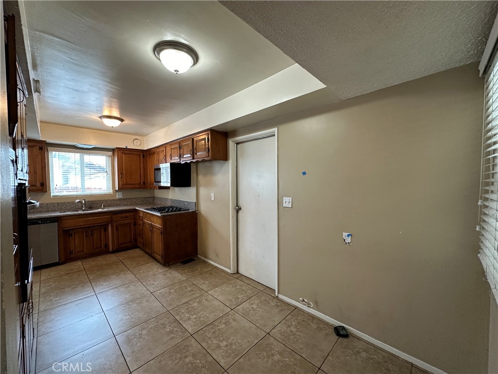 2033 W Elm Avenue
