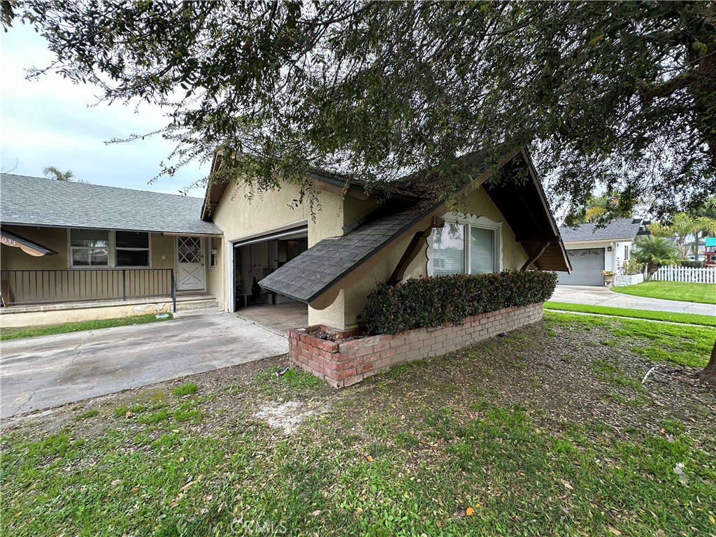 2033 W Elm Avenue