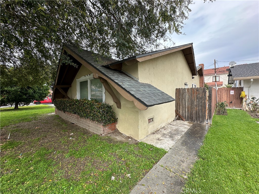 2033 W Elm Avenue