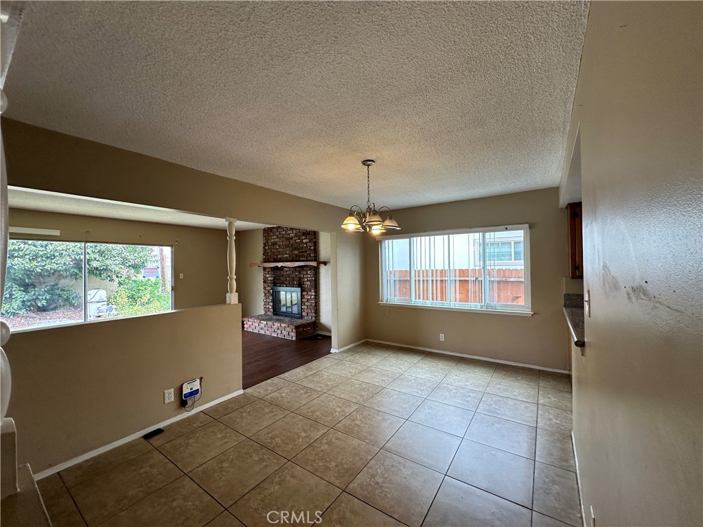 2033 W Elm Avenue
