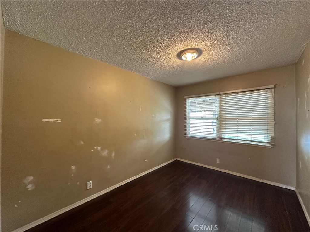 2033 W Elm Avenue