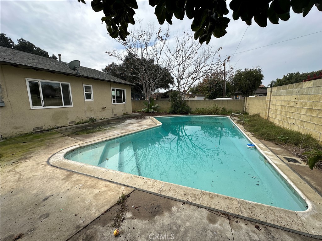 2033 W Elm Avenue