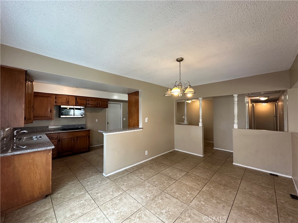 2033 W Elm Avenue