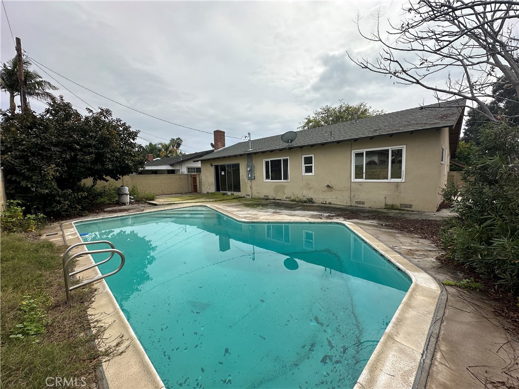 2033 W Elm Avenue