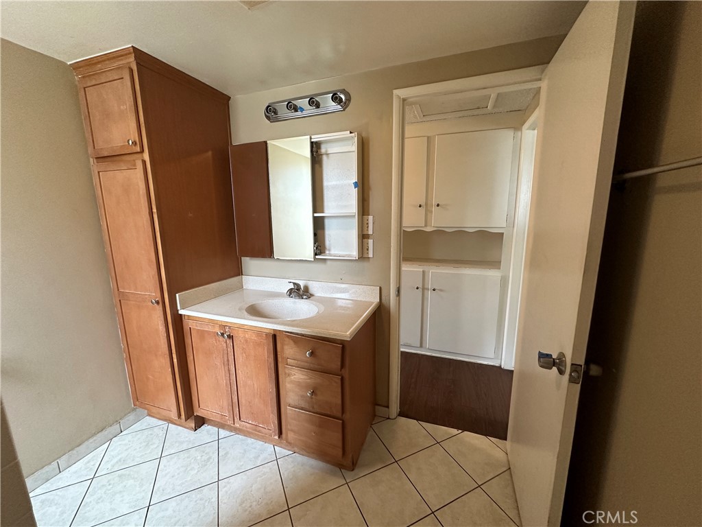 2033 W Elm Avenue