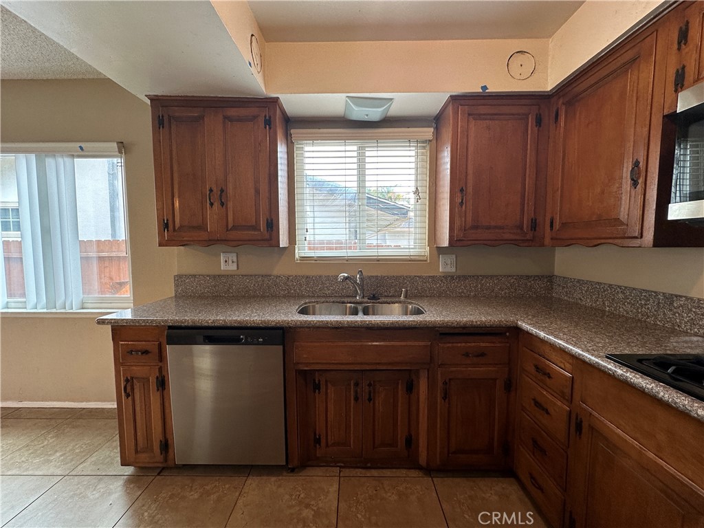 2033 W Elm Avenue