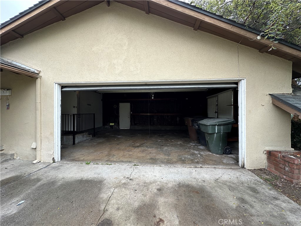 2033 W Elm Avenue
