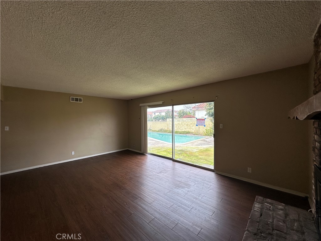 2033 W Elm Avenue