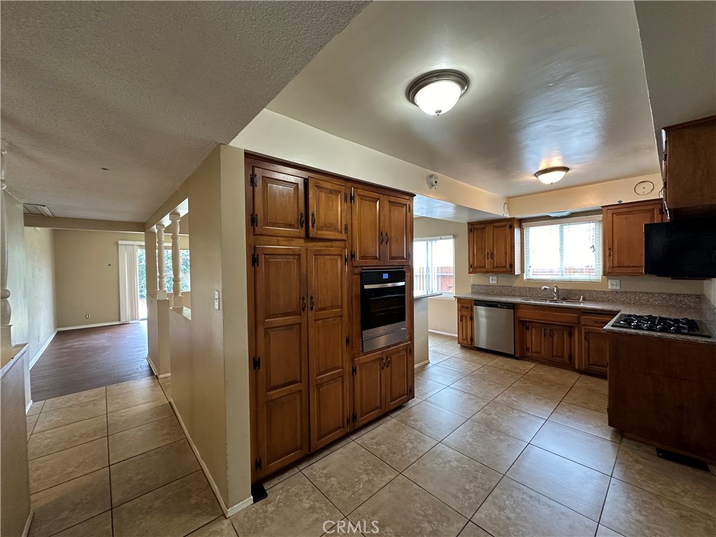 2033 W Elm Avenue