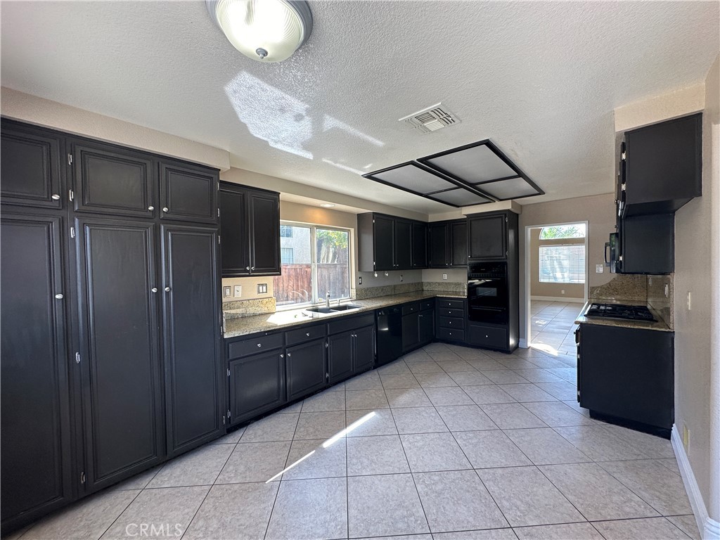 1141 Avenida Rosa Mundi