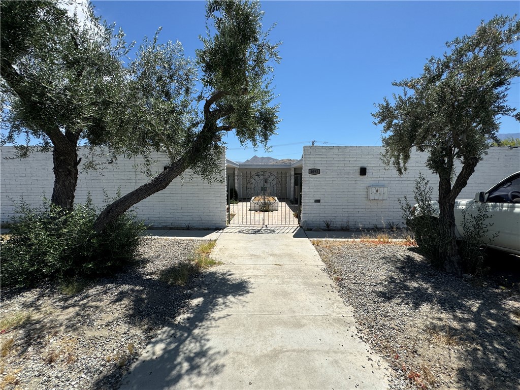 4093 E Calle De Carlos 1