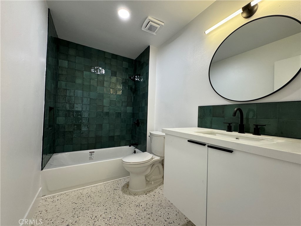 4093 E Calle De Carlos 1