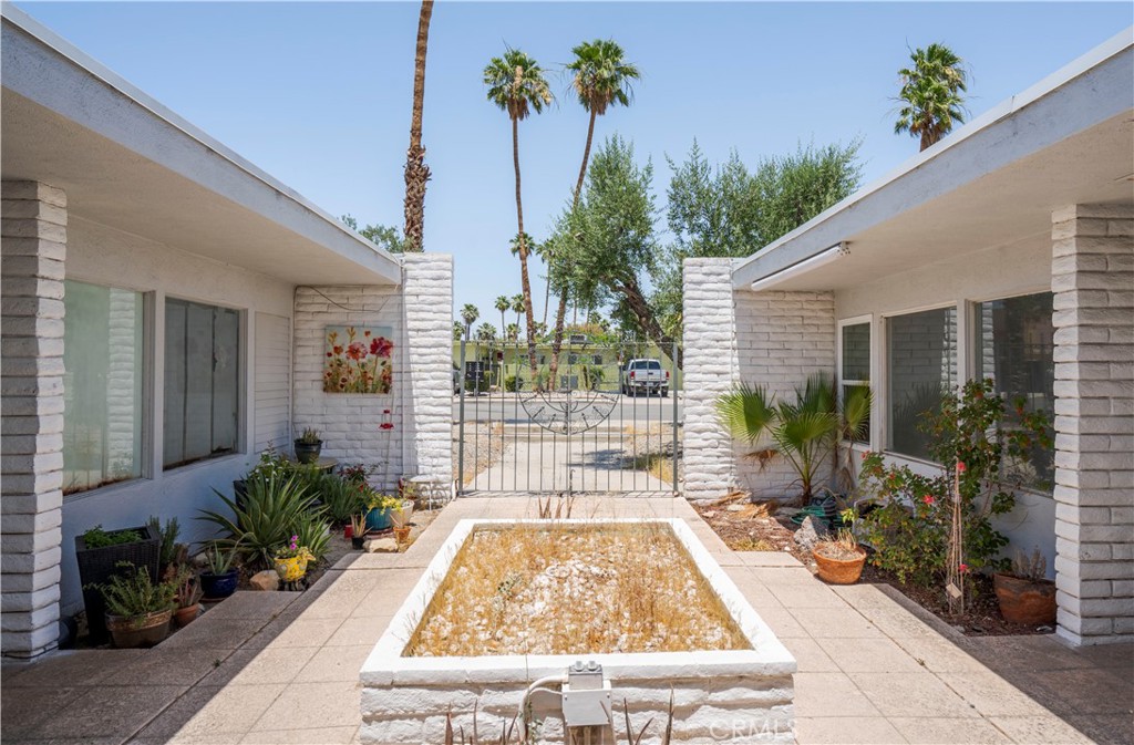 4093 E Calle De Carlos