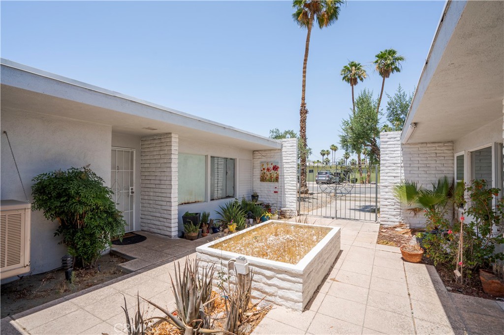 4093 E Calle De Carlos