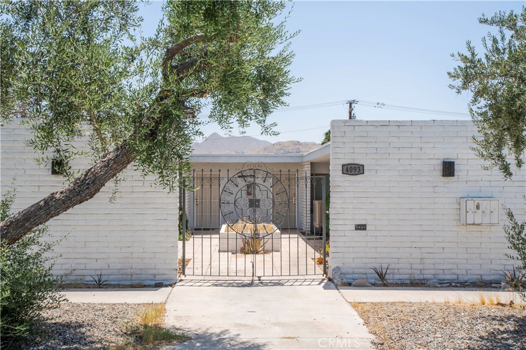 4093 E Calle De Carlos