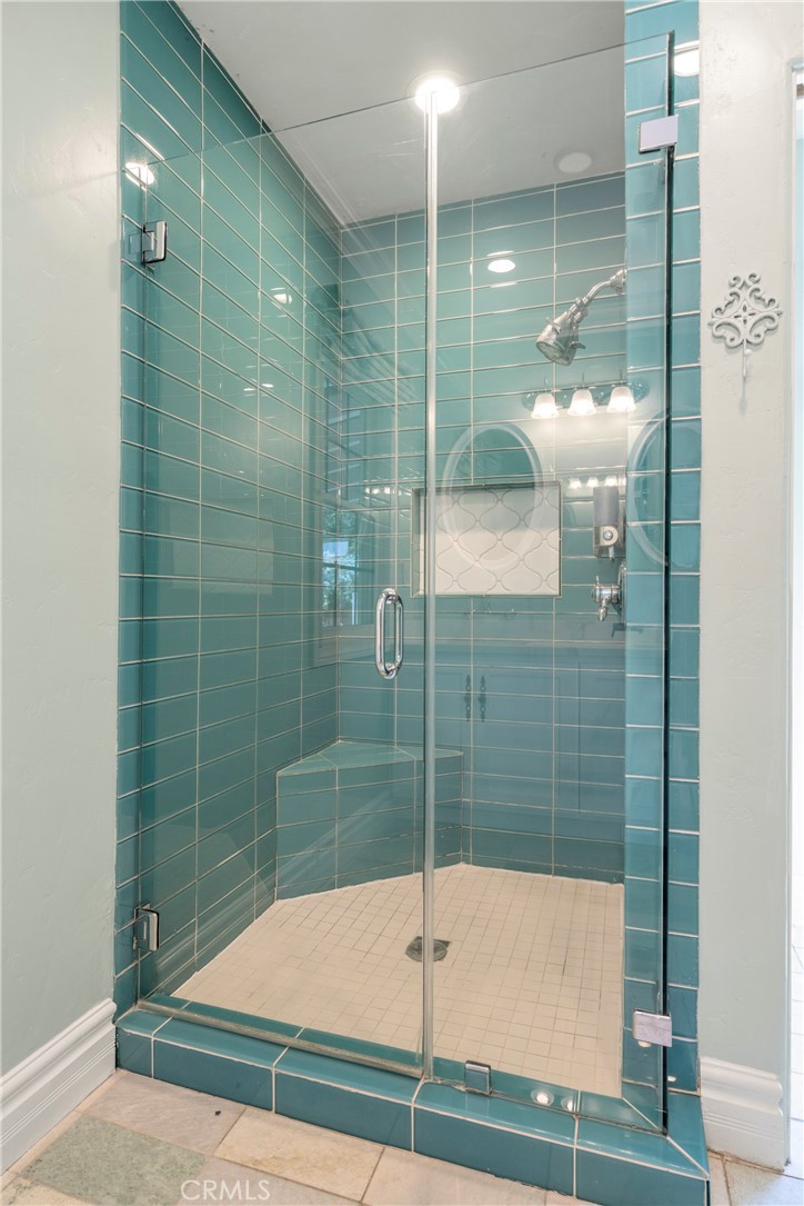 520 W 10th Street
