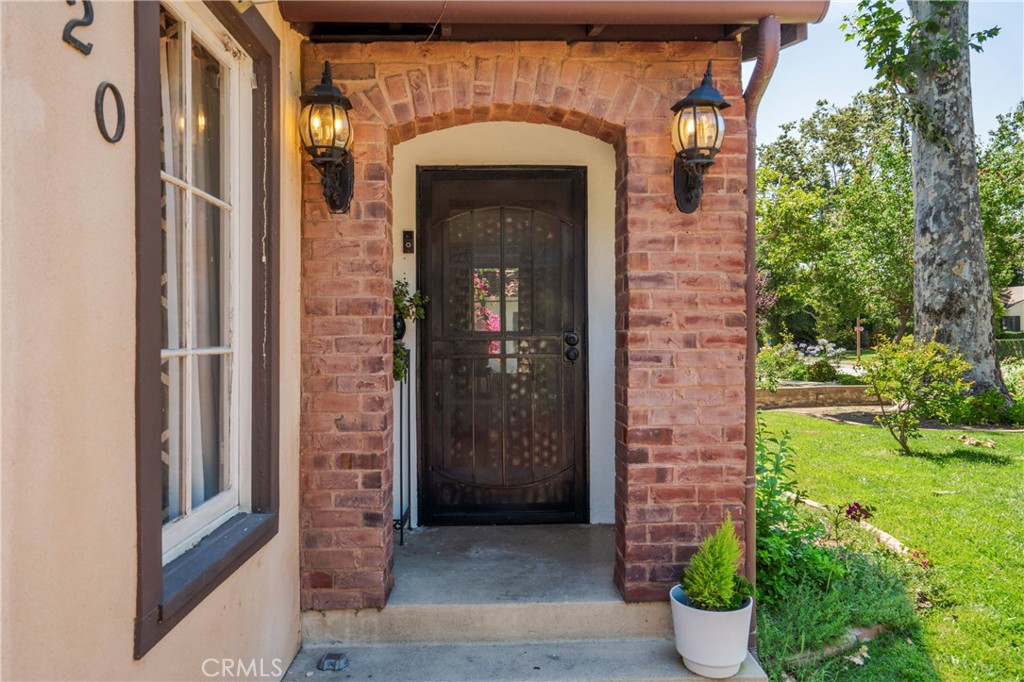 520 W 10th Street