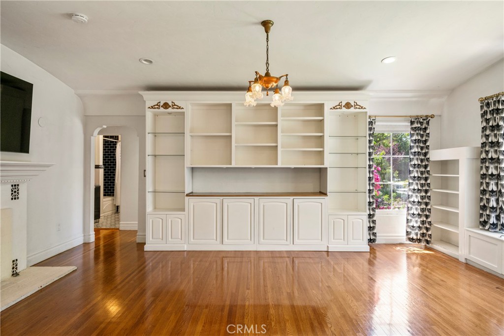 520 W 10th Street