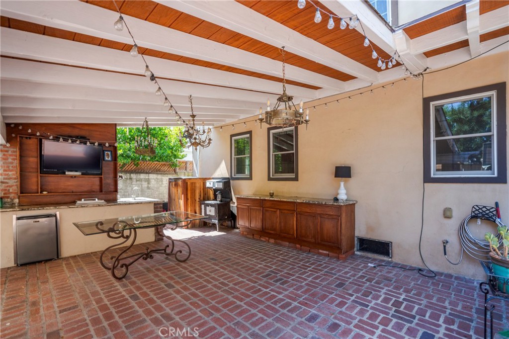 520 W 10th Street