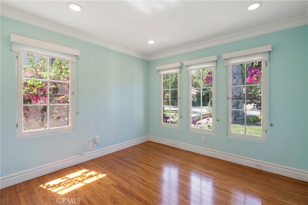 520 W 10th Street