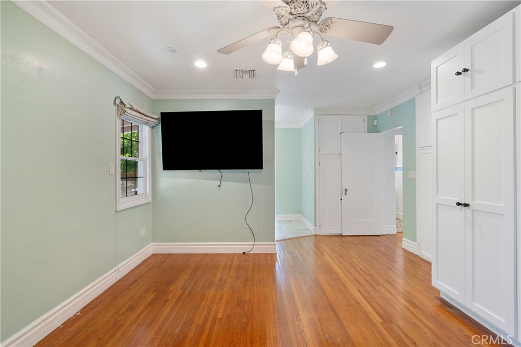 520 W 10th Street