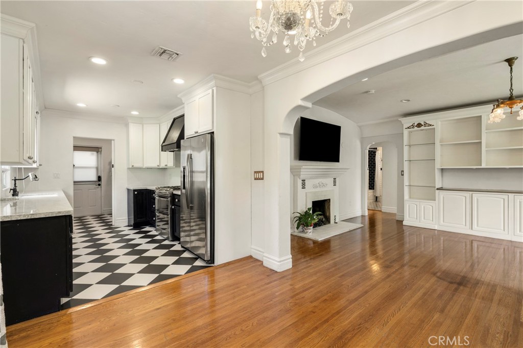 520 W 10th Street