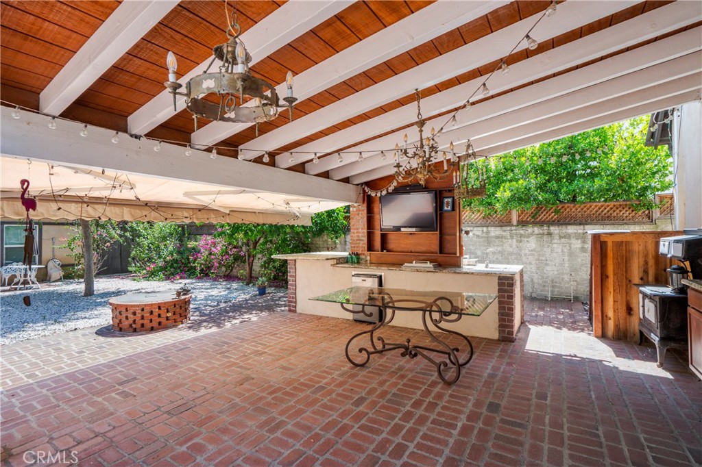 520 W 10th Street