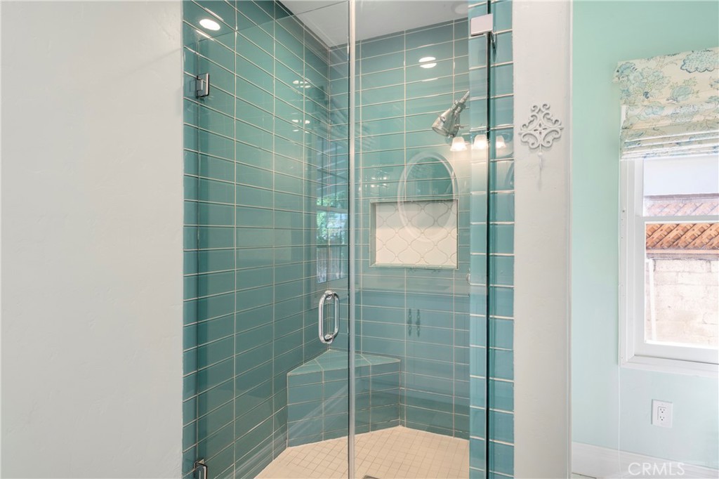 520 W 10th Street
