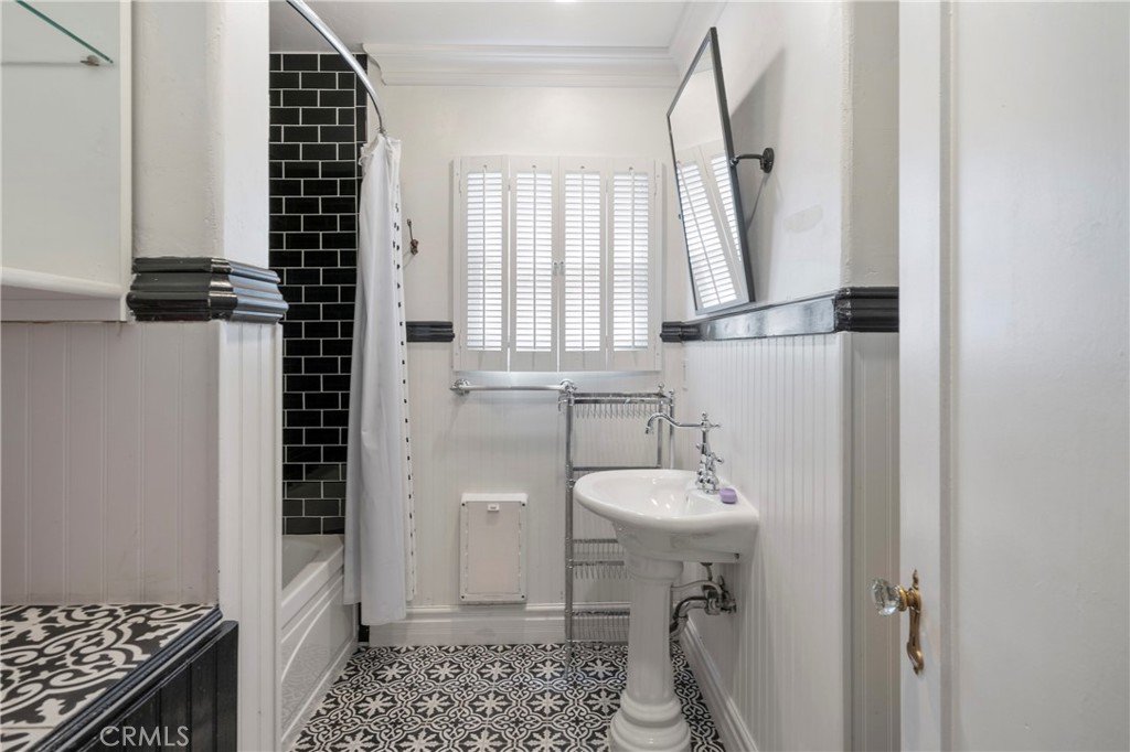 520 W 10th Street