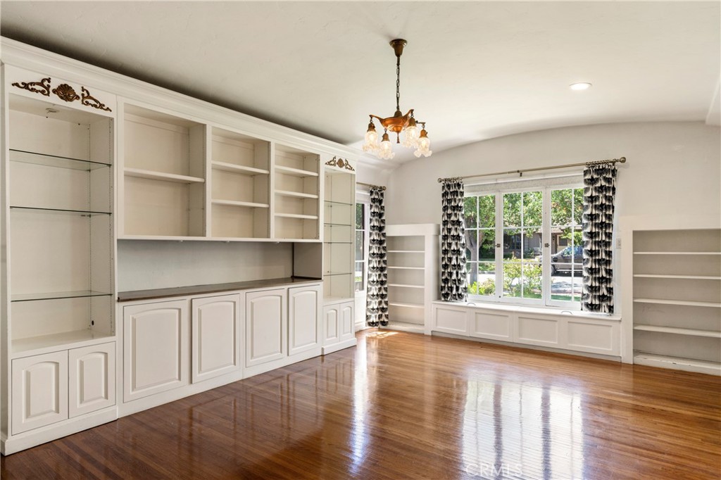 520 W 10th Street