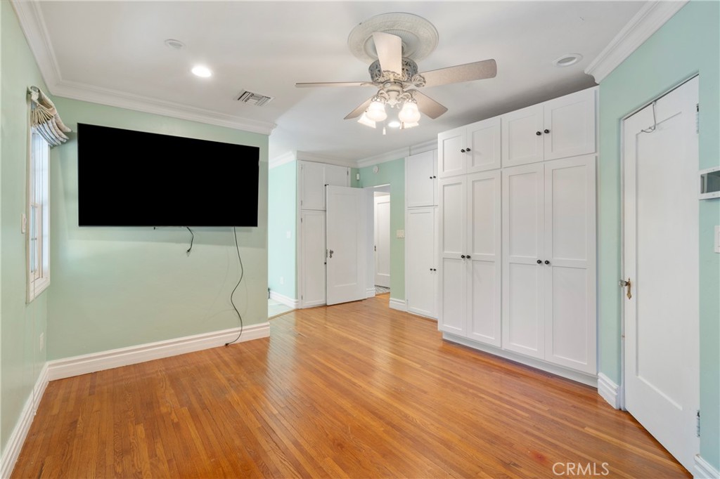 520 W 10th Street