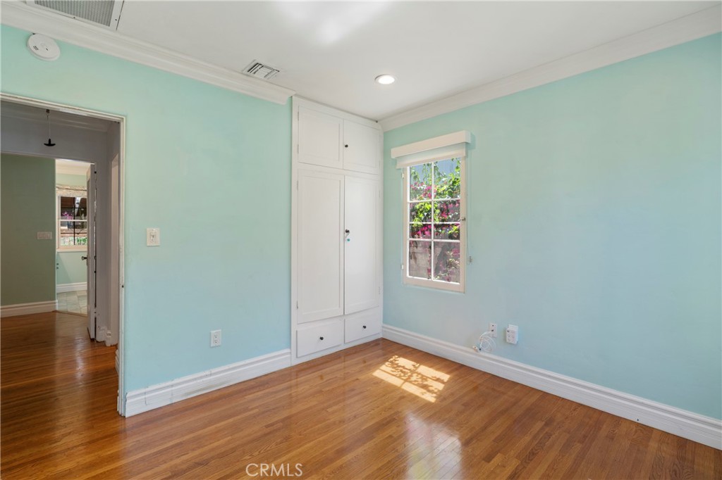 520 W 10th Street
