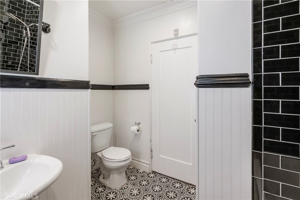 520 W 10th Street