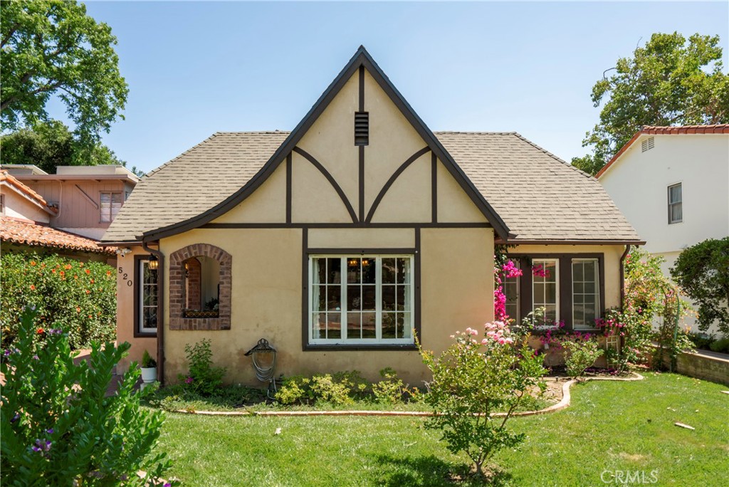 520 W 10th Street
