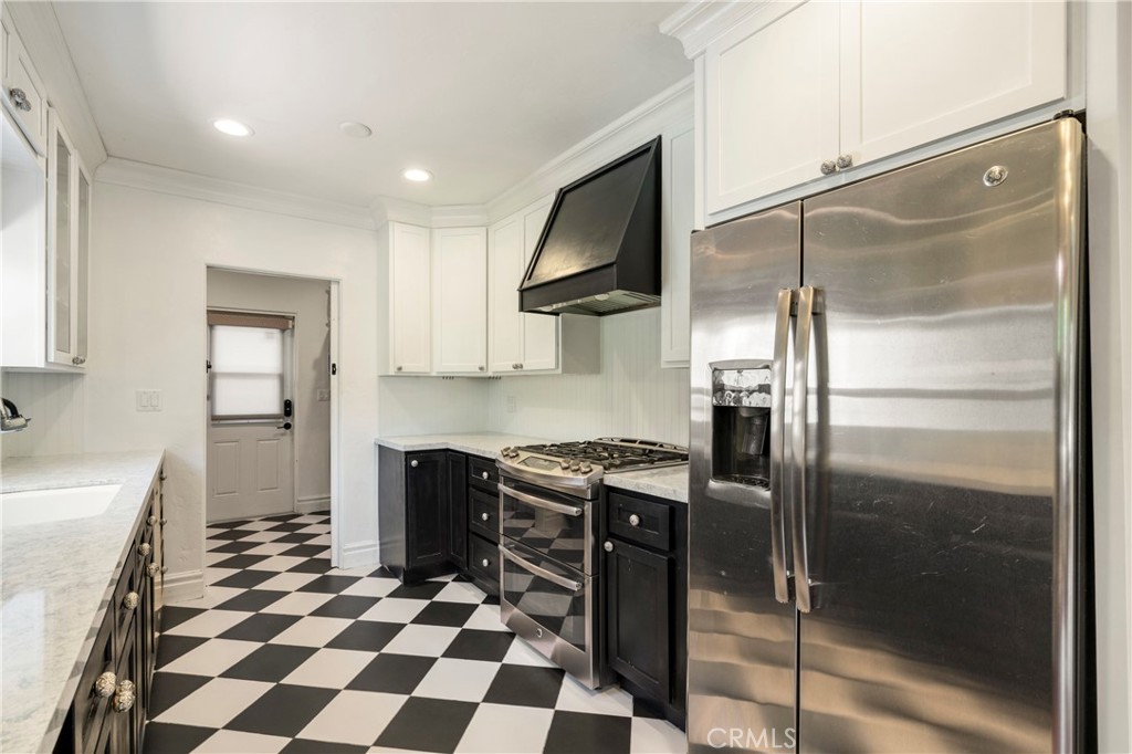 520 W 10th Street