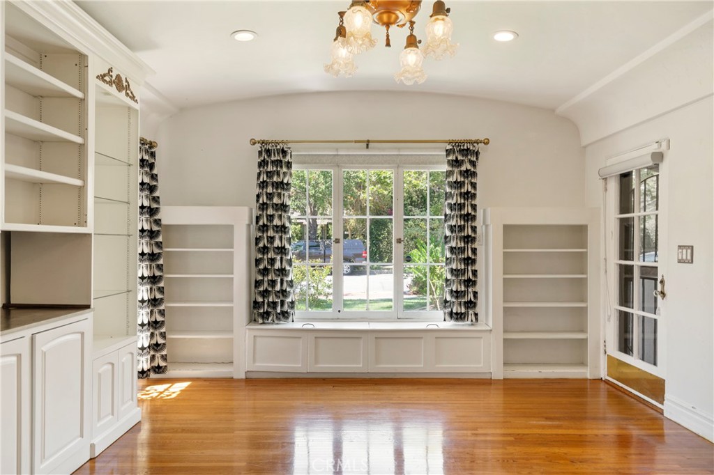520 W 10th Street