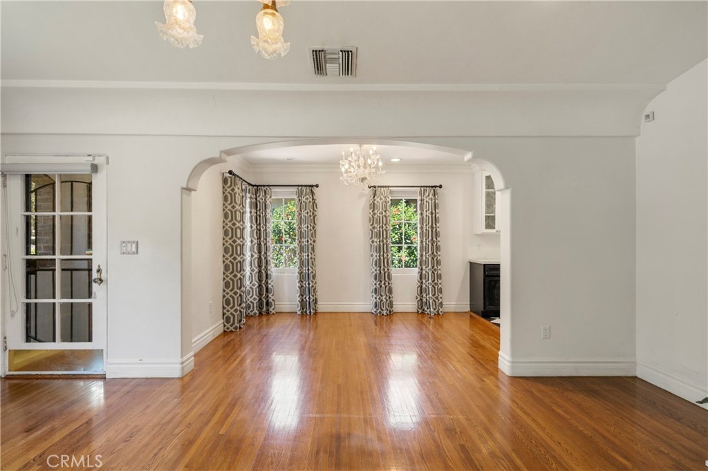 520 W 10th Street