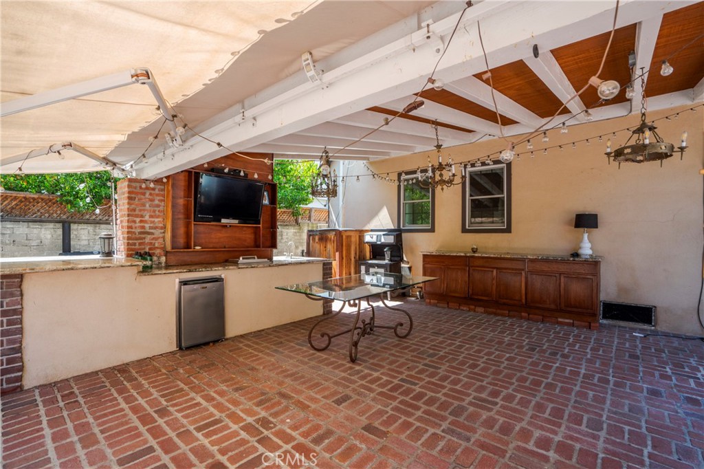 520 W 10th Street