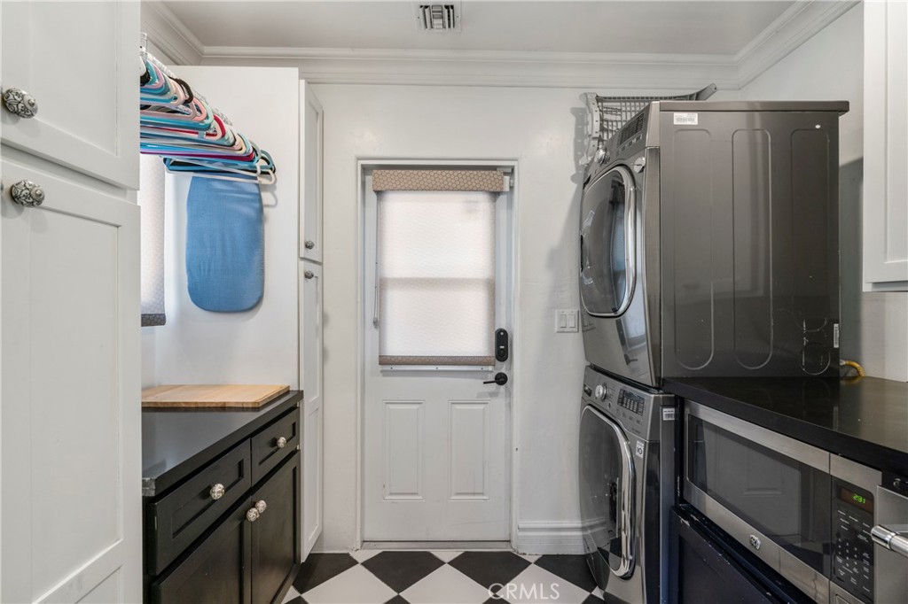 520 W 10th Street