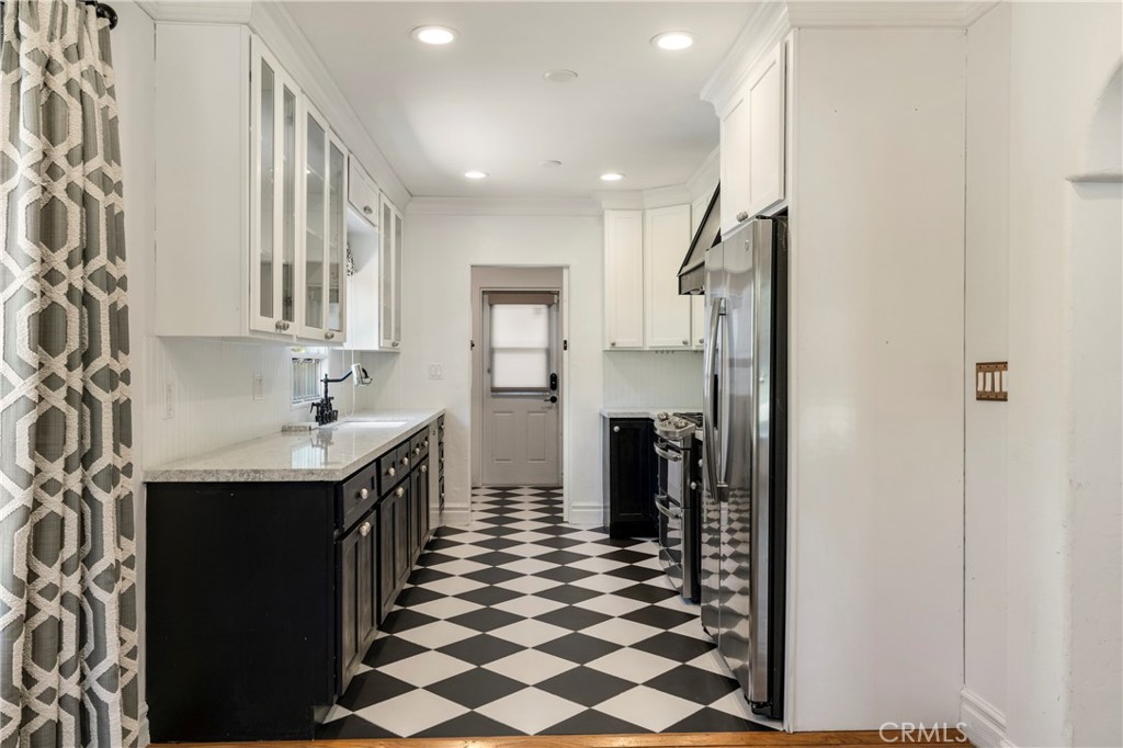 520 W 10th Street