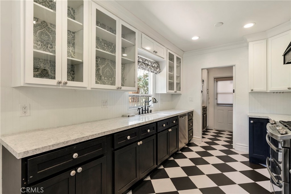 520 W 10th Street
