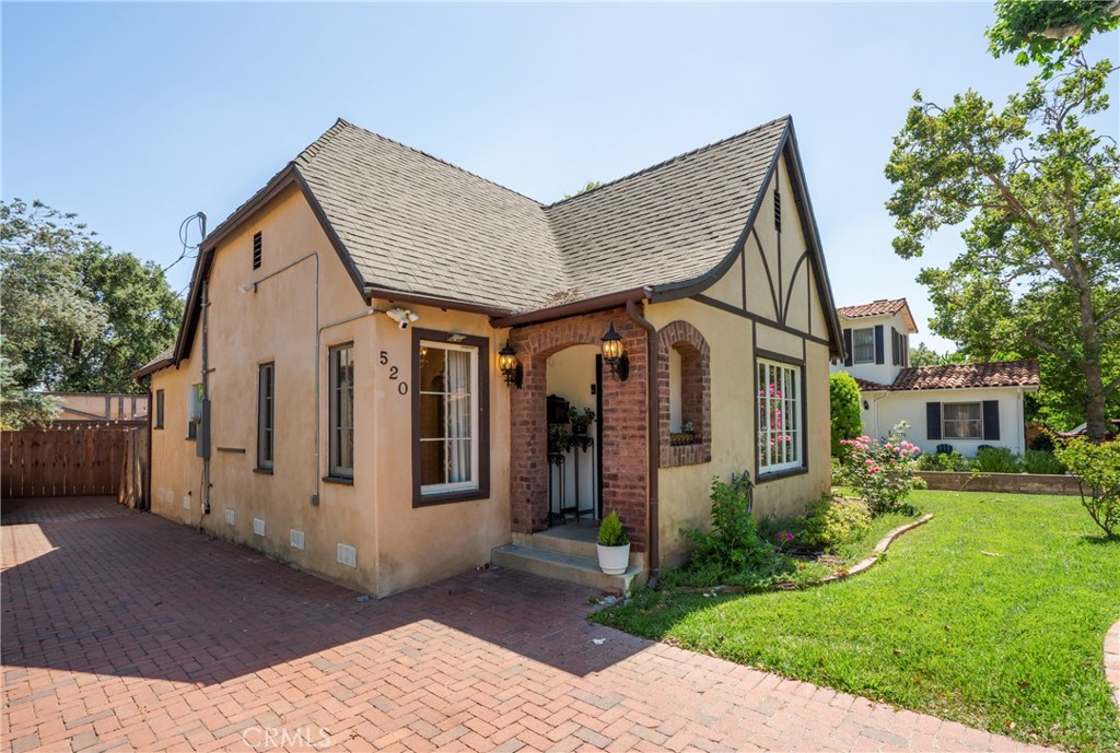 520 W 10th Street