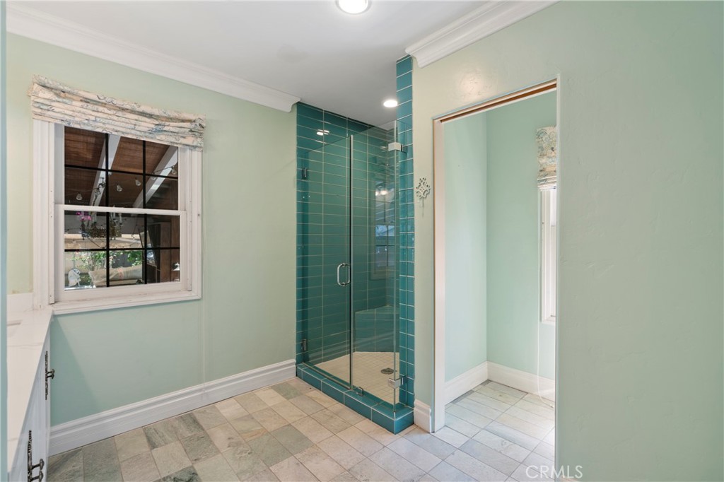 520 W 10th Street